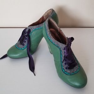 Poetic License Green Pinup Pump